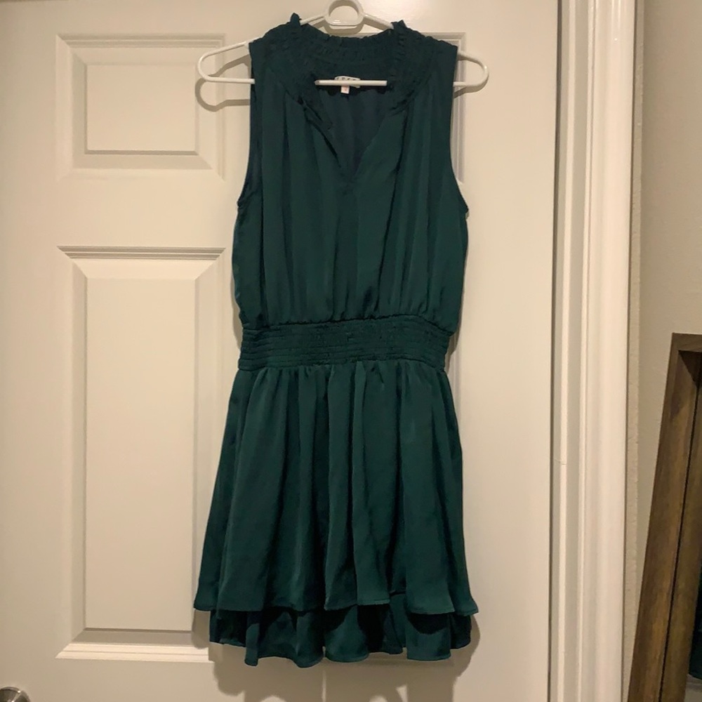 Dress never worn- size M